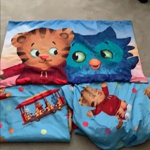 EUC Daniel Tiger Twin Sheet Set Microfiber!!